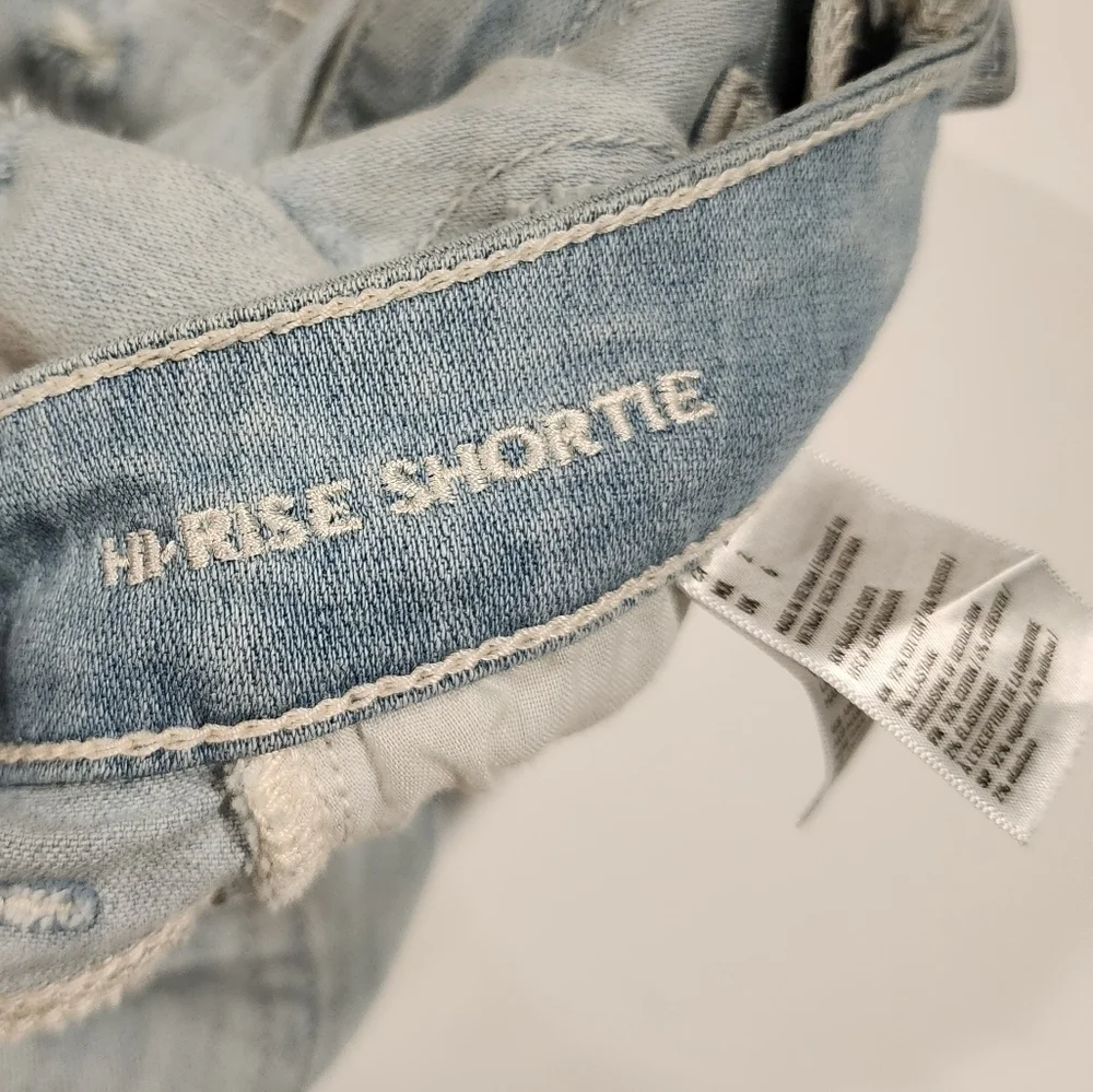 American‎ Eagle High Rise Sortie Shorts Light Wash Distressed Lace Pockets sz 2